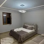 Exclusive Hotel *