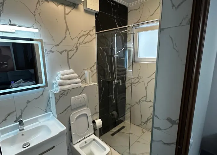 Exclusive Τίρανα