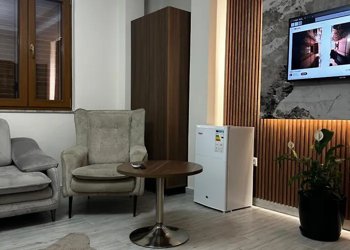 Exclusive * Τίρανα