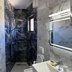 Exclusive Hotel *