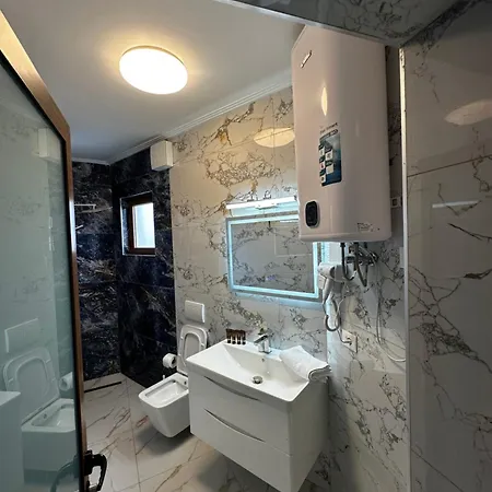 Exclusive Hotel *