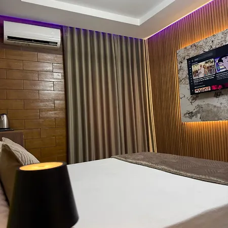 Exclusive Hotel *