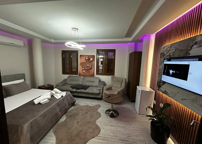 Exclusive * ティラナ