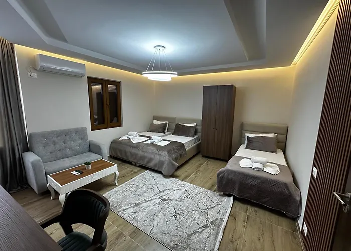 Exclusive ティラナ