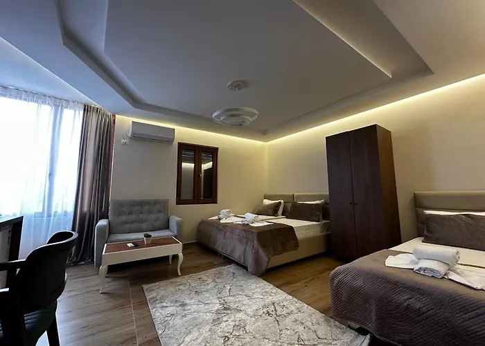 Exclusive * ティラナ